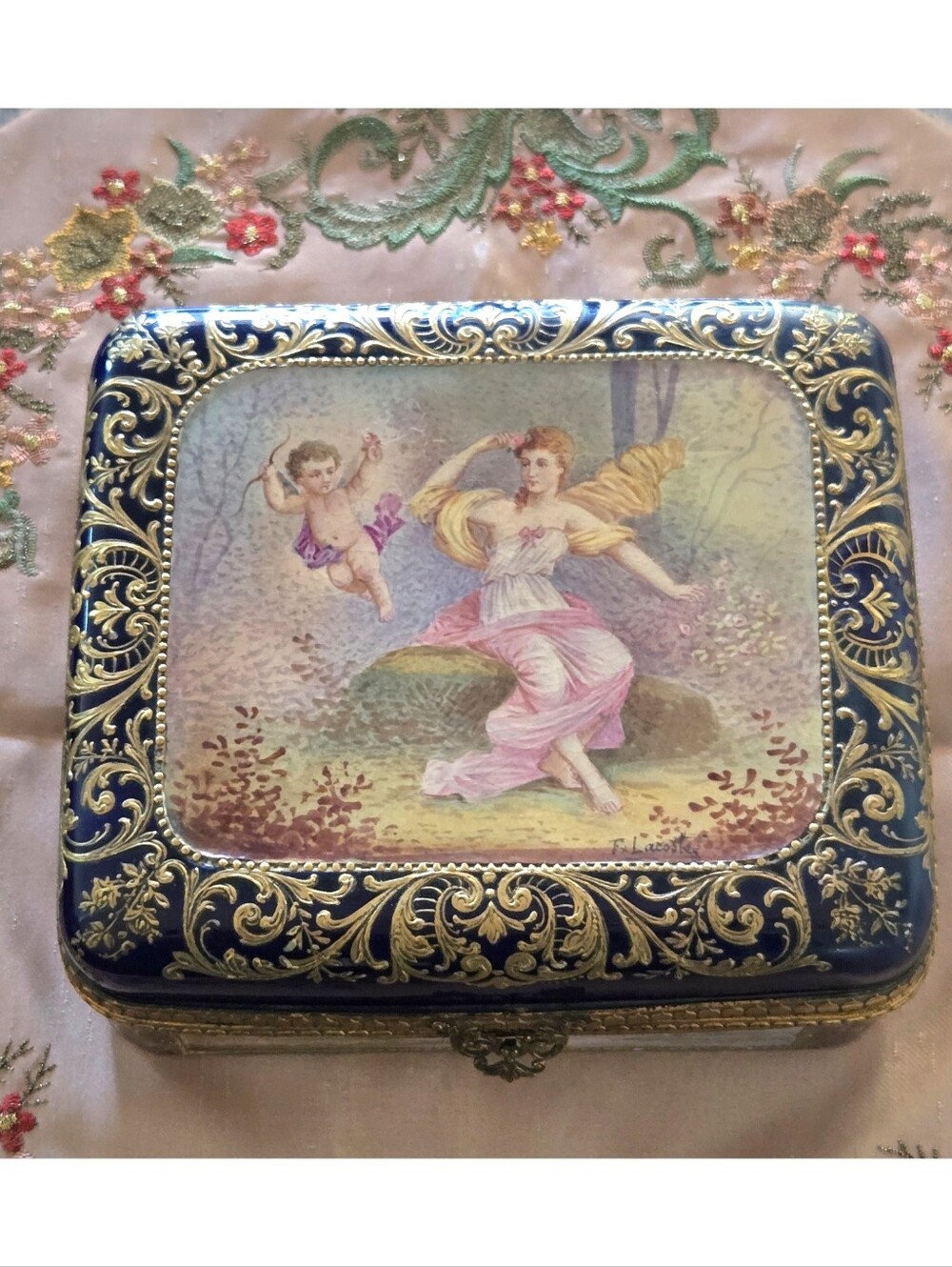 Antique 1880 PARIS Pair Of Porcelain Jewelry Boxes, Guitar/Mandolin - Picture 2 of 16